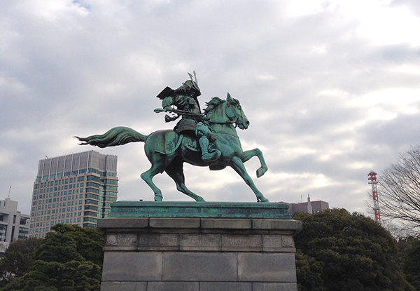 statue